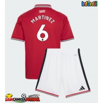 Camisa de Futebol Manchester United Lisandro Martinez #6 Equipamento Principal Infantil 2026-27 Manga Curta (+ Calças curtas)